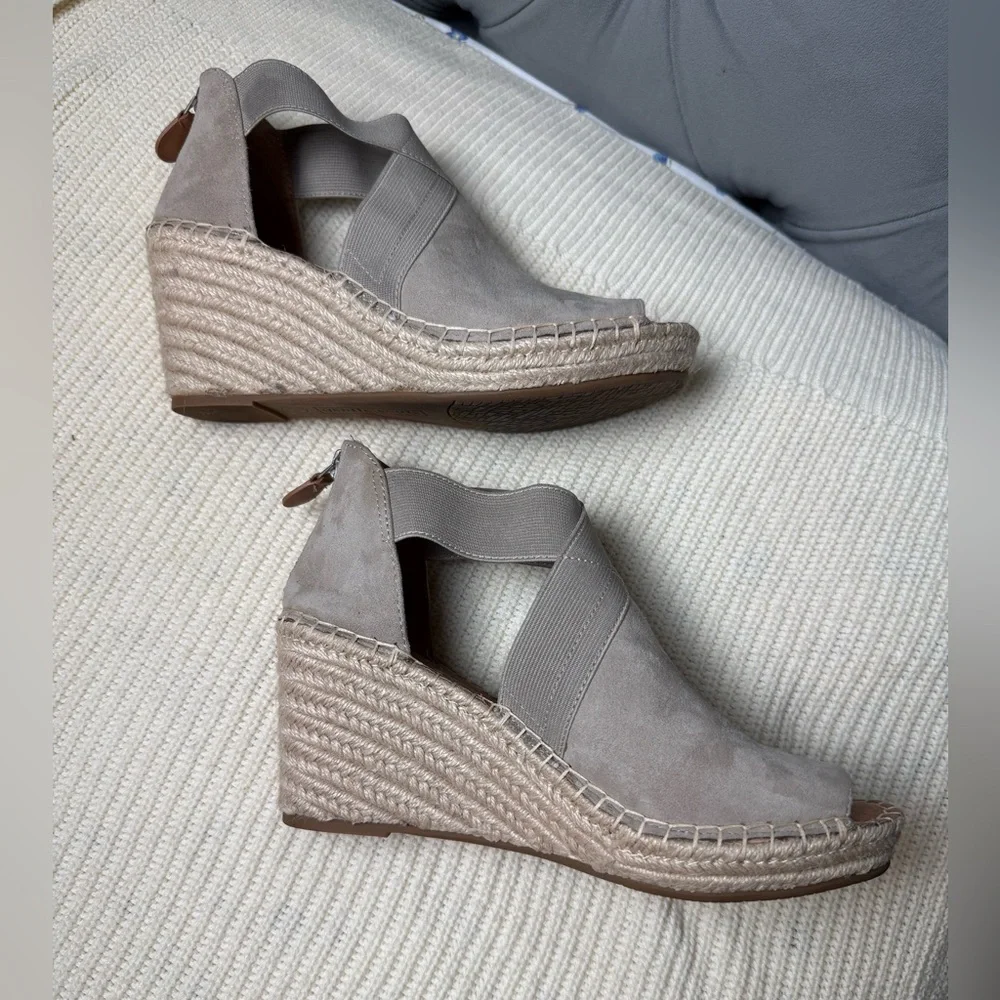 Gentle Souls Wedges‎